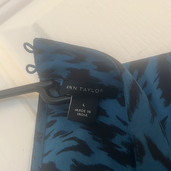 Turquoise and black sleeveless blouse, Ann Taylor size large - Picture 2 of 4